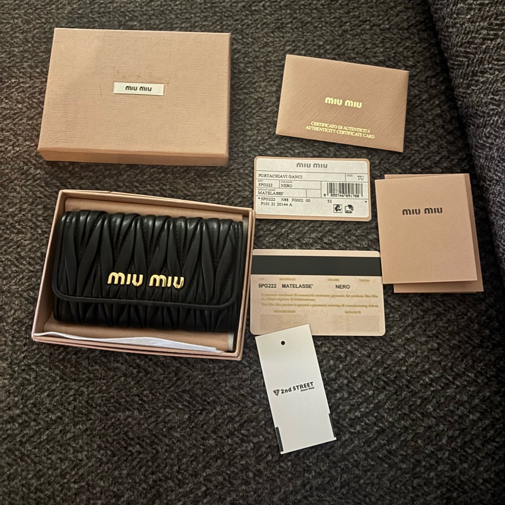 Miu miu Matelasse 6 ring keychain
